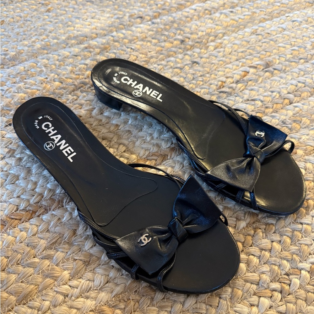 CHANEL Black Bow Detail Sandals